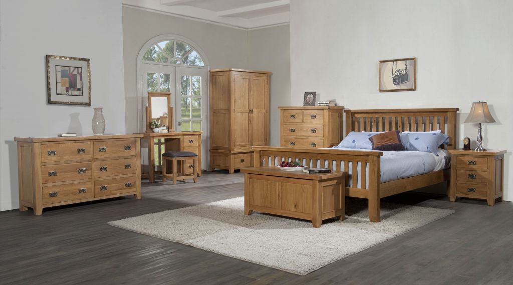 Canterbury Oak Curved Queen Bed, White Oak Furniture Bedroom